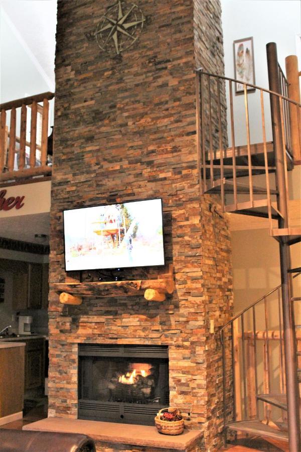 Spacious Downtown Condo Walking Distance To Downtown Gatlinburg Sleeps 6 Guests Exteriör bild