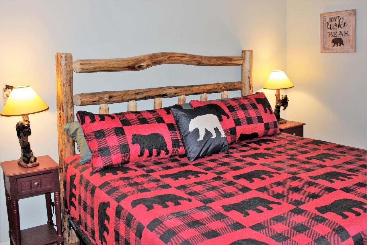 Spacious Downtown Condo Walking Distance To Downtown Gatlinburg Sleeps 6 Guests Exteriör bild