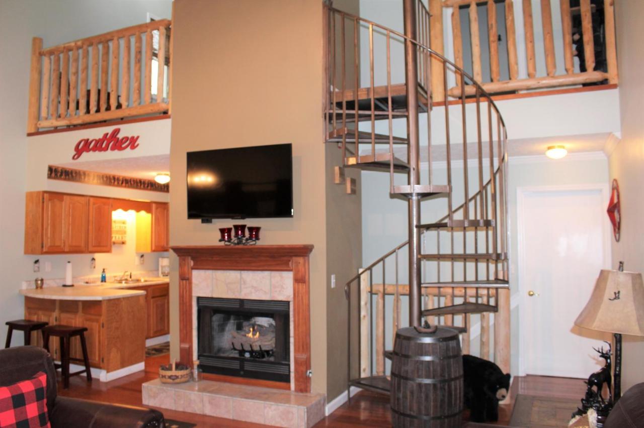 Spacious Downtown Condo Walking Distance To Downtown Gatlinburg Sleeps 6 Guests Exteriör bild