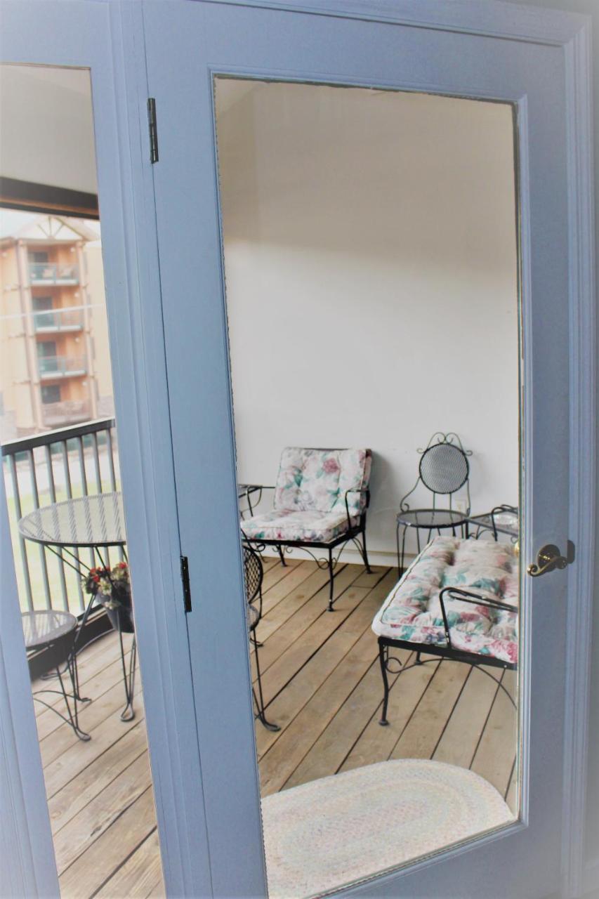 Spacious Downtown Condo Walking Distance To Downtown Gatlinburg Sleeps 6 Guests Exteriör bild
