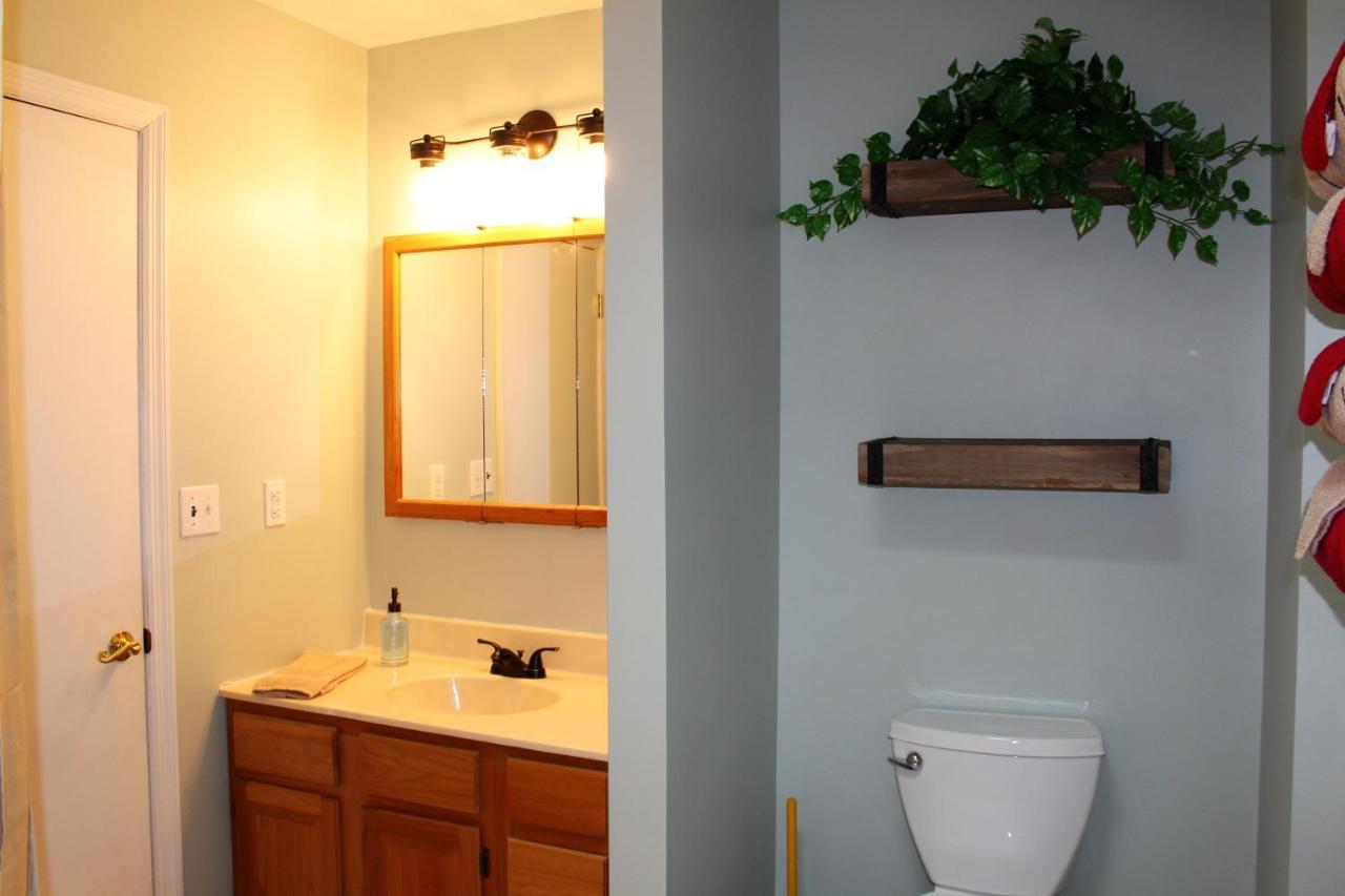 Spacious Downtown Condo Walking Distance To Downtown Gatlinburg Sleeps 6 Guests Exteriör bild