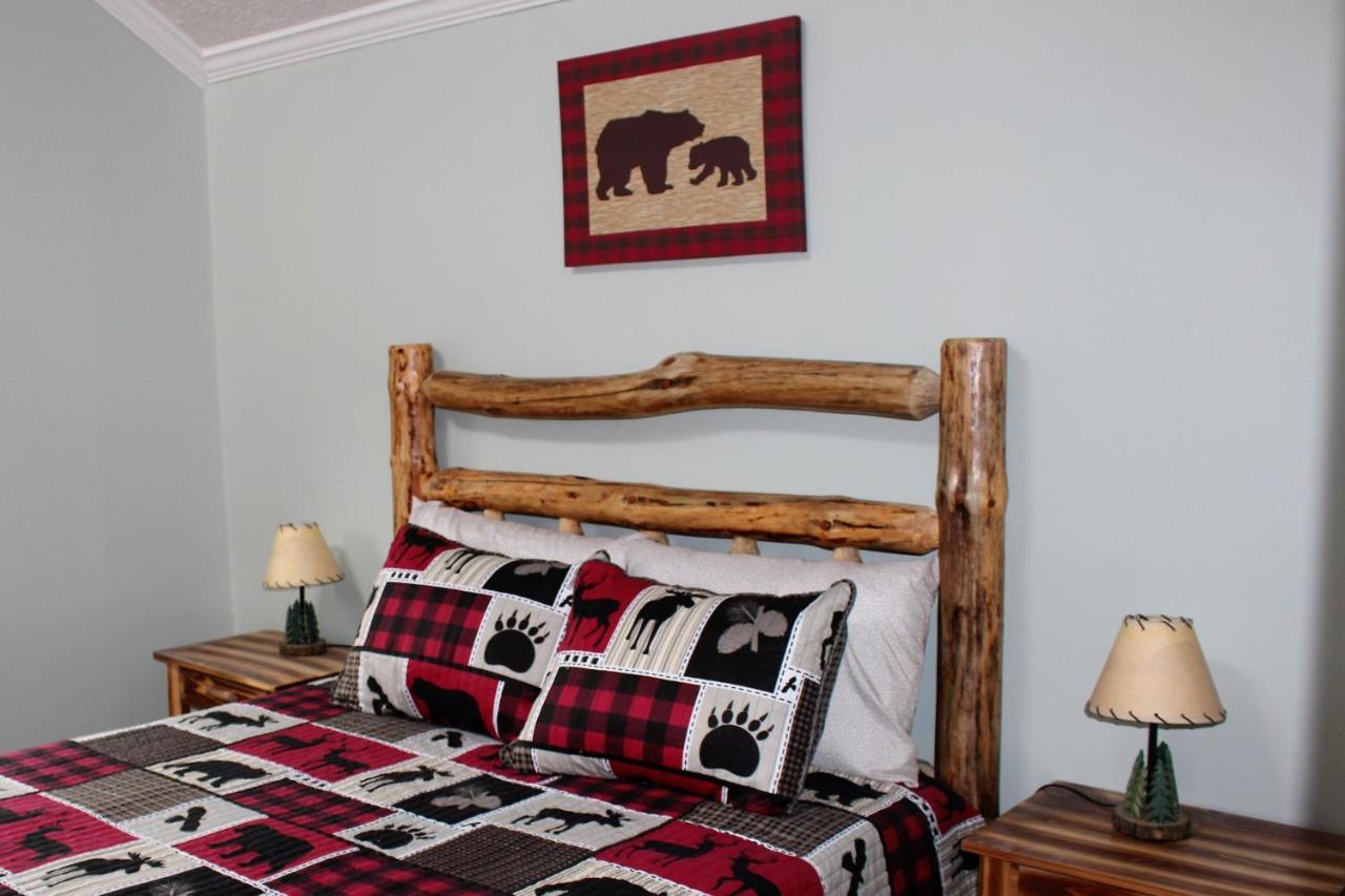 Spacious Downtown Condo Walking Distance To Downtown Gatlinburg Sleeps 6 Guests Exteriör bild