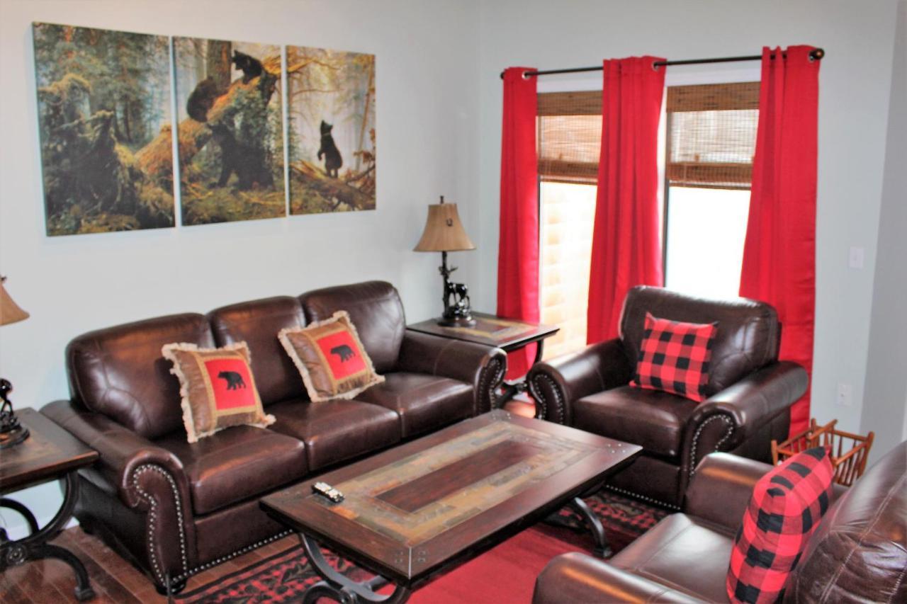 Spacious Downtown Condo Walking Distance To Downtown Gatlinburg Sleeps 6 Guests Exteriör bild