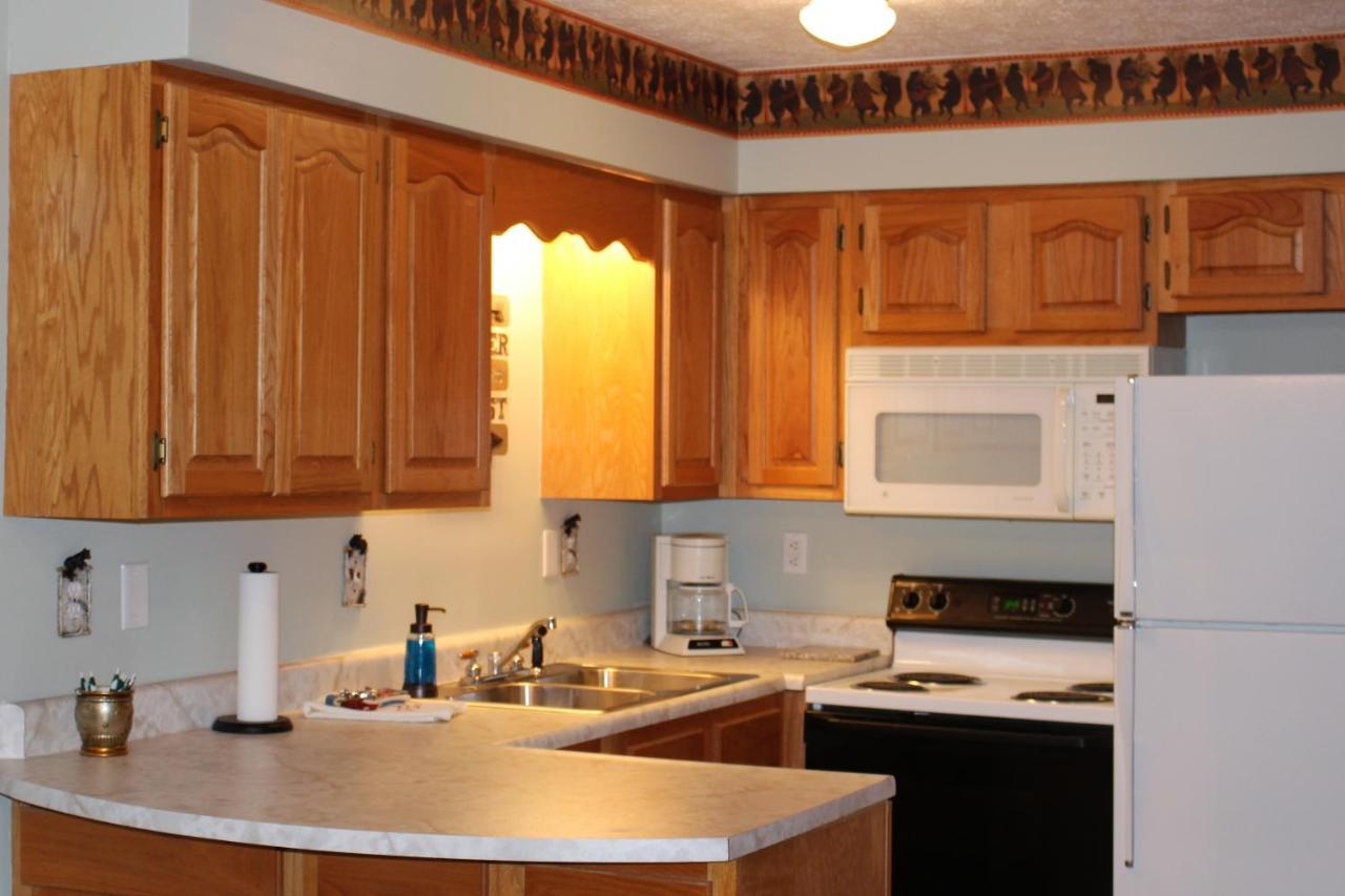 Spacious Downtown Condo Walking Distance To Downtown Gatlinburg Sleeps 6 Guests Exteriör bild