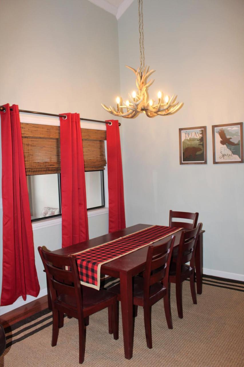 Spacious Downtown Condo Walking Distance To Downtown Gatlinburg Sleeps 6 Guests Exteriör bild