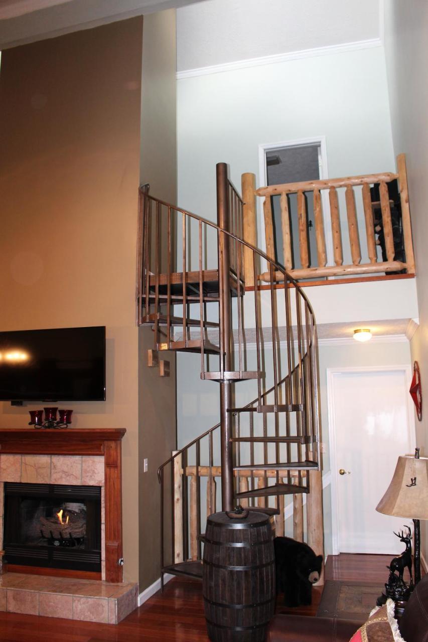 Spacious Downtown Condo Walking Distance To Downtown Gatlinburg Sleeps 6 Guests Exteriör bild
