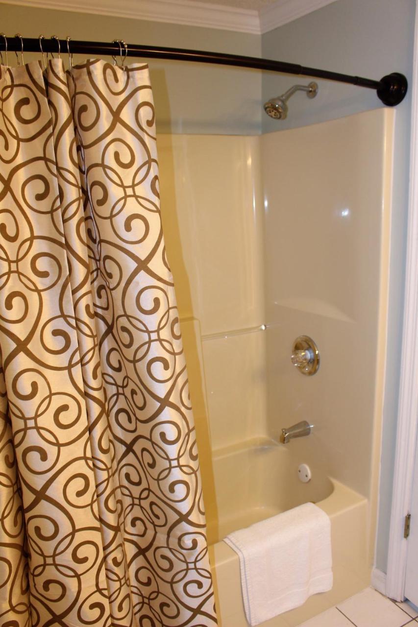 Spacious Downtown Condo Walking Distance To Downtown Gatlinburg Sleeps 6 Guests Exteriör bild