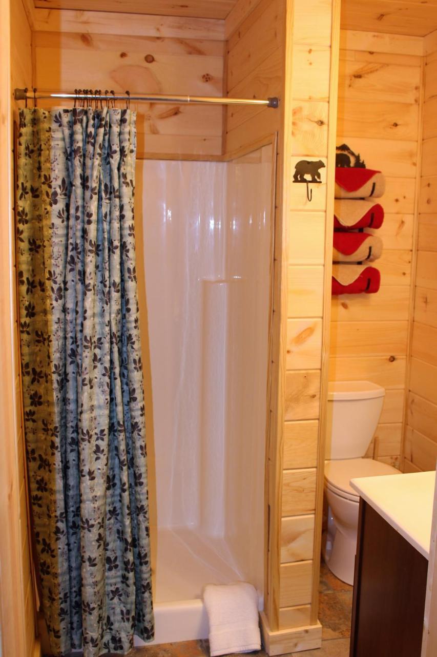 Spacious Downtown Condo Walking Distance To Downtown Gatlinburg Sleeps 6 Guests Exteriör bild