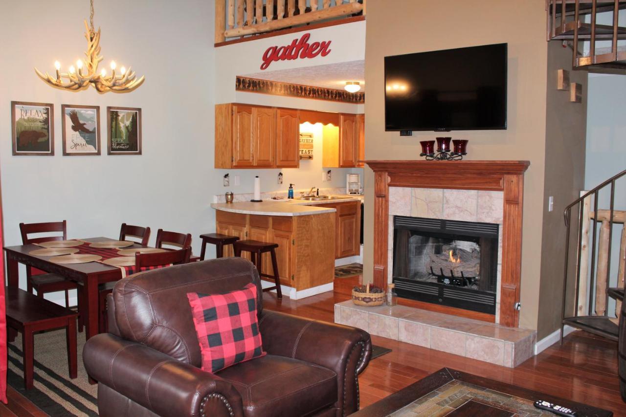 Spacious Downtown Condo Walking Distance To Downtown Gatlinburg Sleeps 6 Guests Exteriör bild