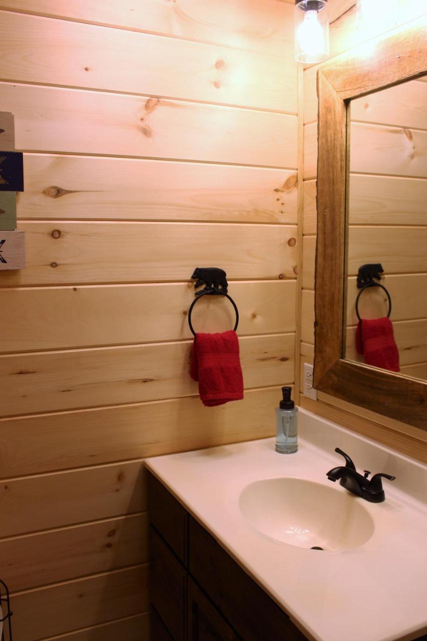 Spacious Downtown Condo Walking Distance To Downtown Gatlinburg Sleeps 6 Guests Exteriör bild